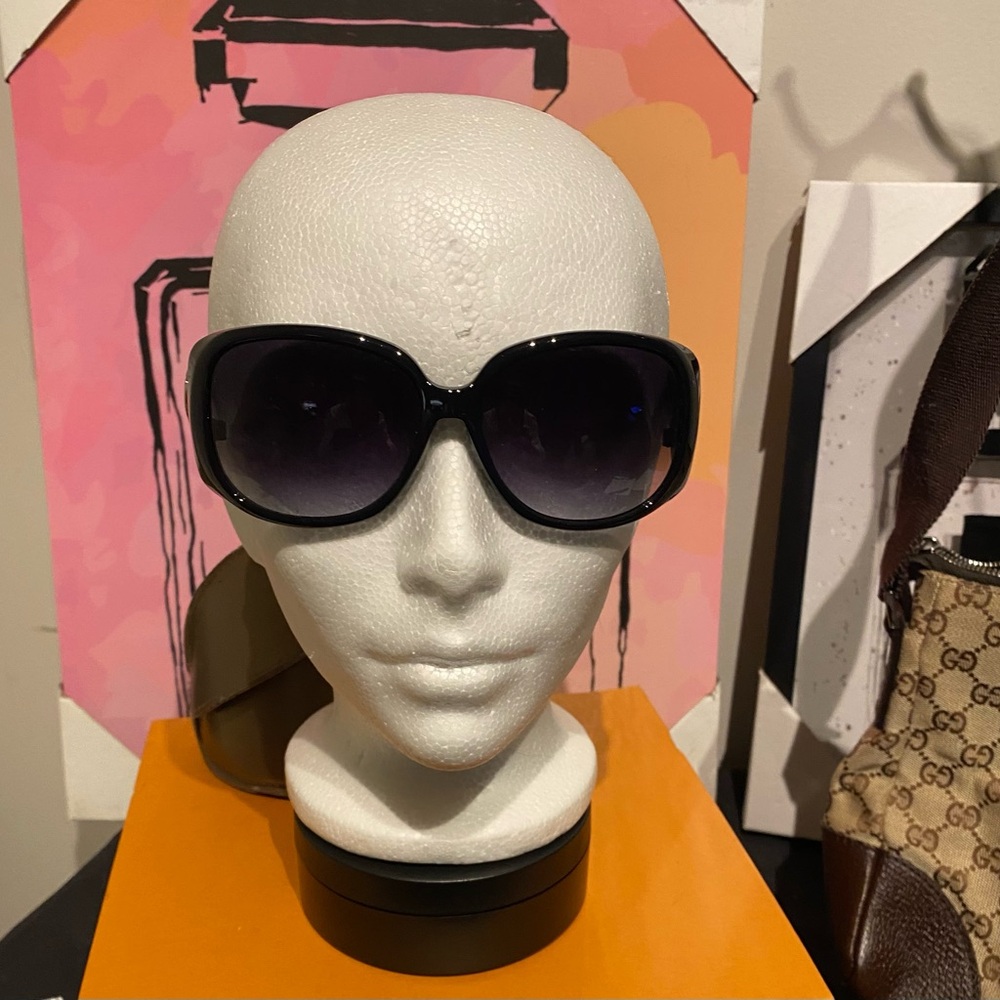 Gucci Black Frame Heart Crest Vintage Sunglasses